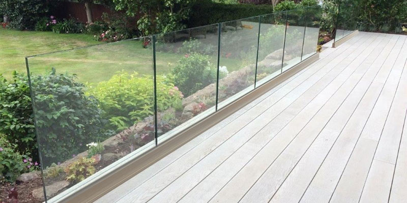 frameless glass balustrade installation