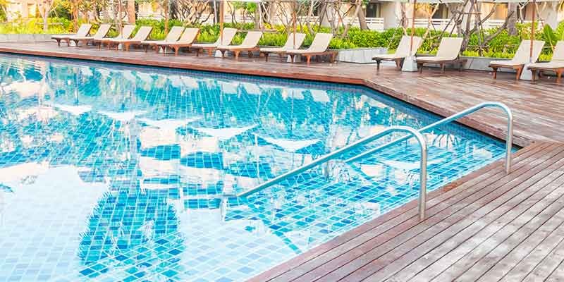 Frameless glass pool fencing panels
